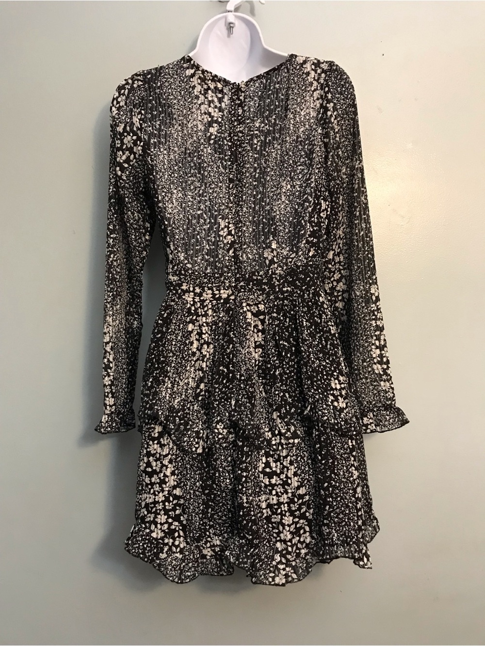 Lulu's Black & White Floral Long-Sleeve V-Neck Mini Dress - Picture 4 of 10